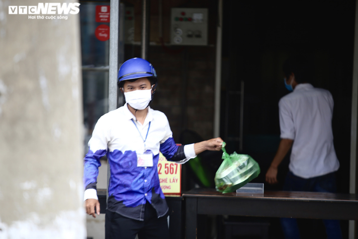 Bình Dương: Hàng quán tái khởi động sau nhiều ngày 'khoá chặt' - 5