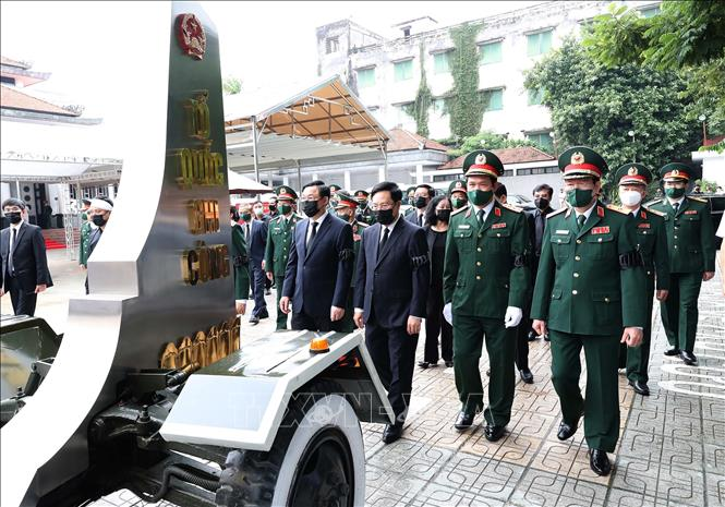 Ảnh: Lãnh đạo Đảng, Nhà nước viếng Đại tướng Phùng Quang Thanh - 19