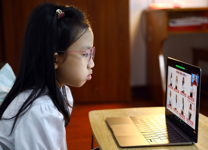 Đăng ký học thêm online cho con: Chính phụ huynh đang gây áp lực với trẻ? - 1