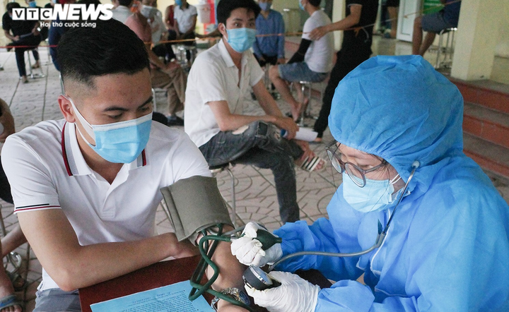 Người từ 'vùng đỏ' về Bắc Giang phải cách ly tập trung 14 ngày, xét nghiệm 3 lần - 1