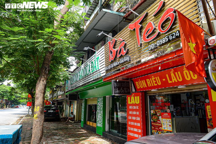 Ảnh: Hàng quán 'vùng xanh' ở Hà Nội tất bật dọn dẹp để mở bán trở lại - 1