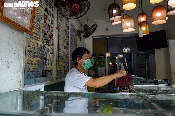 Ảnh: Hàng quán 'vùng xanh' ở Hà Nội tất bật dọn dẹp để mở bán trở lại - 3