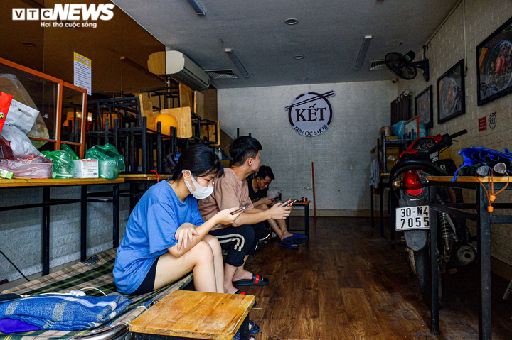 Ảnh: Hàng quán 'vùng xanh' ở Hà Nội tất bật dọn dẹp để mở bán trở lại - 10