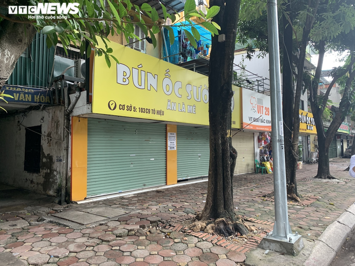 Lý do nhiều cửa hàng ăn tại Hà Nội vẫn đóng cửa dù thuộc diện được bán mang về - 2