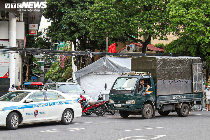 Hà Nội: Dỡ 39 chốt kiểm soát, bỏ kiểm tra giấy đi đường ở 'vùng xanh' - 3