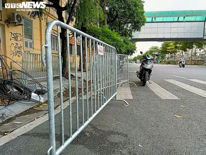 Hà Nội: Dỡ 39 chốt kiểm soát, bỏ kiểm tra giấy đi đường ở 'vùng xanh' - 7