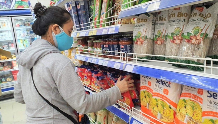 Các siêu thị của Saigon Co.op tại vùng xanh bắt đầu đón khách - 3