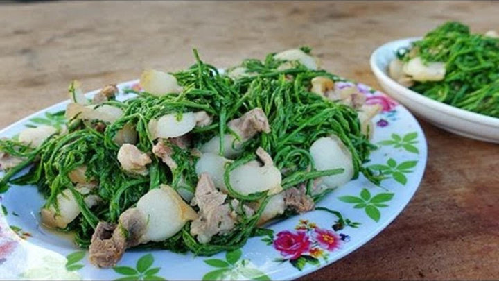 Loại rau có mùi như sầu riêng, đứng xa cả mét vẫn hôi lại là món ngon khó cưỡng - 4