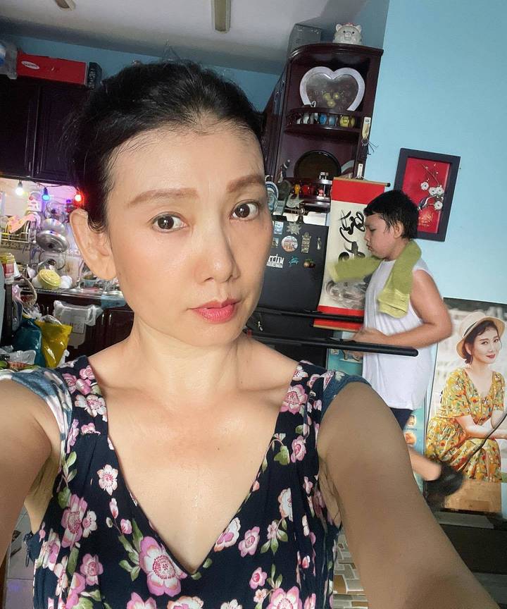 NSƯT Mỹ Uyên: stress, nợ nần và tình yêu sét đánh ở tuổi 46 NSƯT Mỹ Uyên: Stress, sống tằn tiện và tình yêu sét đánh tuổi 46 - 2