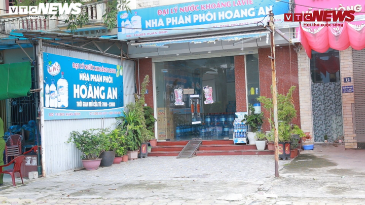 Bé gái 6 tuổi chết nghi bị bạo hành: Xác minh bé bị bố đánh vào buổi sáng - 1