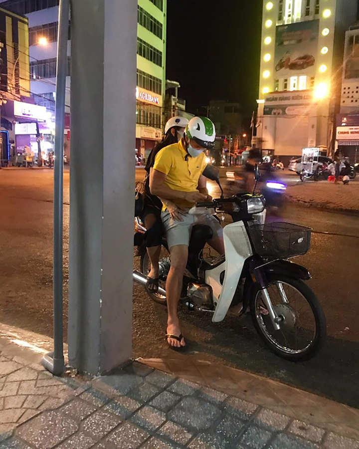 Công Vinh và niềm đam mê dép xỏ ngón, đi sao kê trước nửa triệu người vẫn tự tin - 7