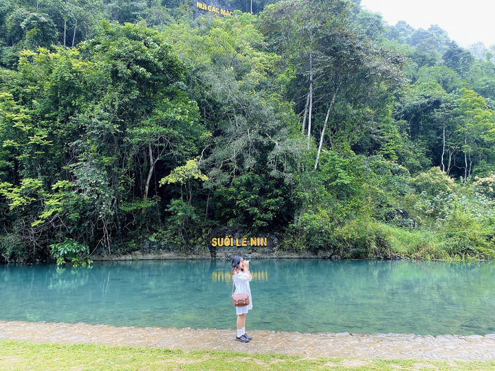 Dòng suối đẹp nhất Cao Bằng khoác màu ngọc bích huyền bí như tiên cảnh - 2