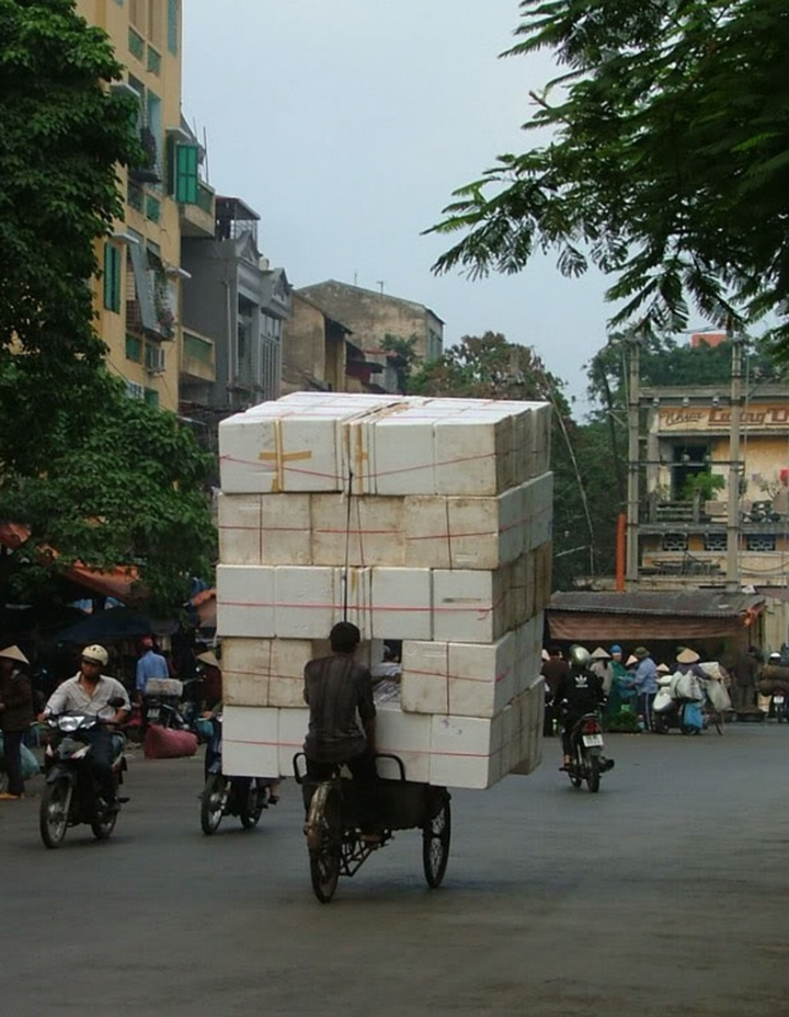 Hú hồn với các màn 'diễn xiếc' trên đường, khó tin nhưng có thật - 1