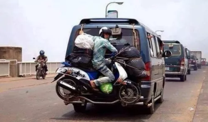 Hú hồn với các màn 'diễn xiếc' trên đường, khó tin nhưng có thật - 6