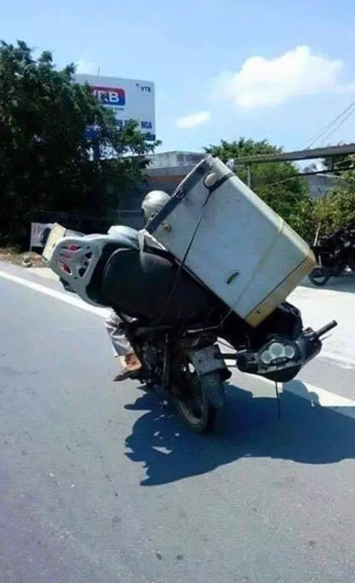 Hú hồn với các màn 'diễn xiếc' trên đường, khó tin nhưng có thật - 2