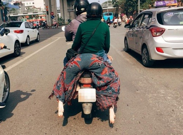 Hú hồn với các màn 'diễn xiếc' trên đường, khó tin nhưng có thật - 5