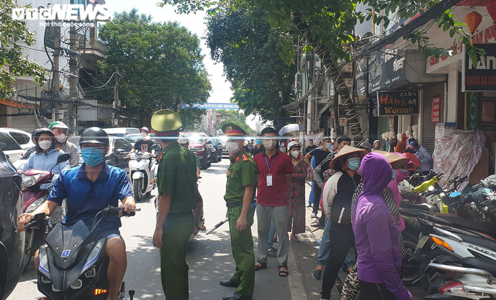 Bánh trung thu cận Rằm tháng 8: Nơi xếp hàng chờ mua, nơi không một bóng khách - 16