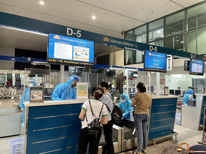 Vietnam Airlines hợp tác Traveloka vận chuyển 60 y bác sĩ hoàn thành nhiệm vụ - 2