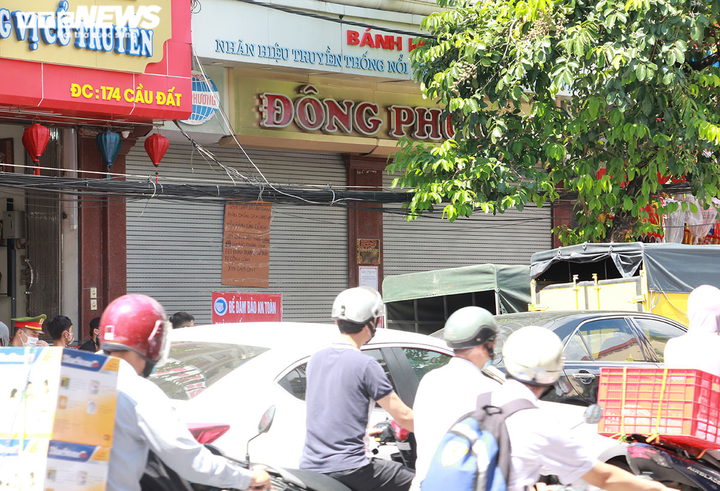 Bánh trung thu cận Rằm tháng 8: Nơi xếp hàng chờ mua, nơi không một bóng khách - 21