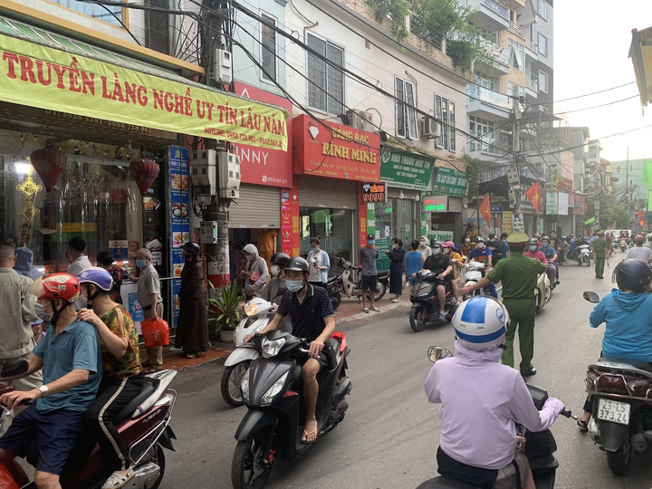 Bánh trung thu cận Rằm tháng 8: Nơi xếp hàng chờ mua, nơi không một bóng khách - 7