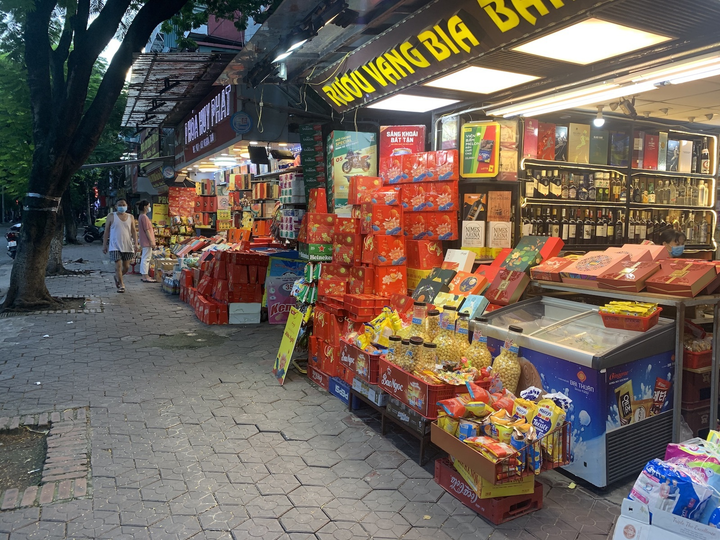 Bánh trung thu cận Rằm tháng 8: Nơi xếp hàng chờ mua, nơi không một bóng khách - 13