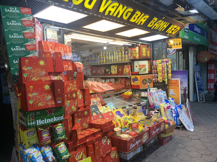 Bánh trung thu cận Rằm tháng 8: Nơi xếp hàng chờ mua, nơi không một bóng khách - 10