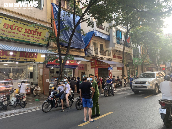 Bánh trung thu cận Rằm tháng 8: Nơi xếp hàng chờ mua, nơi không một bóng khách - 4