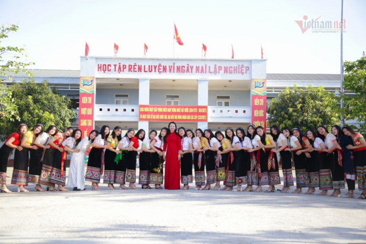 Ngôi trường có 36 học sinh đỗ đại học từ 30 điểm trở lên - 1