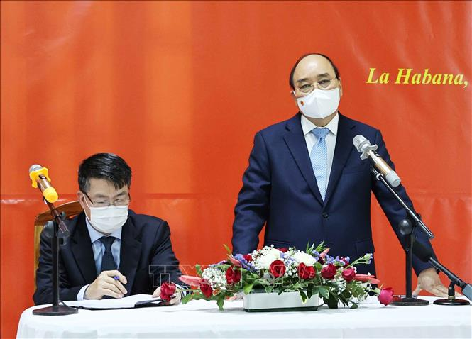 Chủ tịch nước thăm Đại sứ quán và cộng đồng người Việt Nam tại Cuba - 1