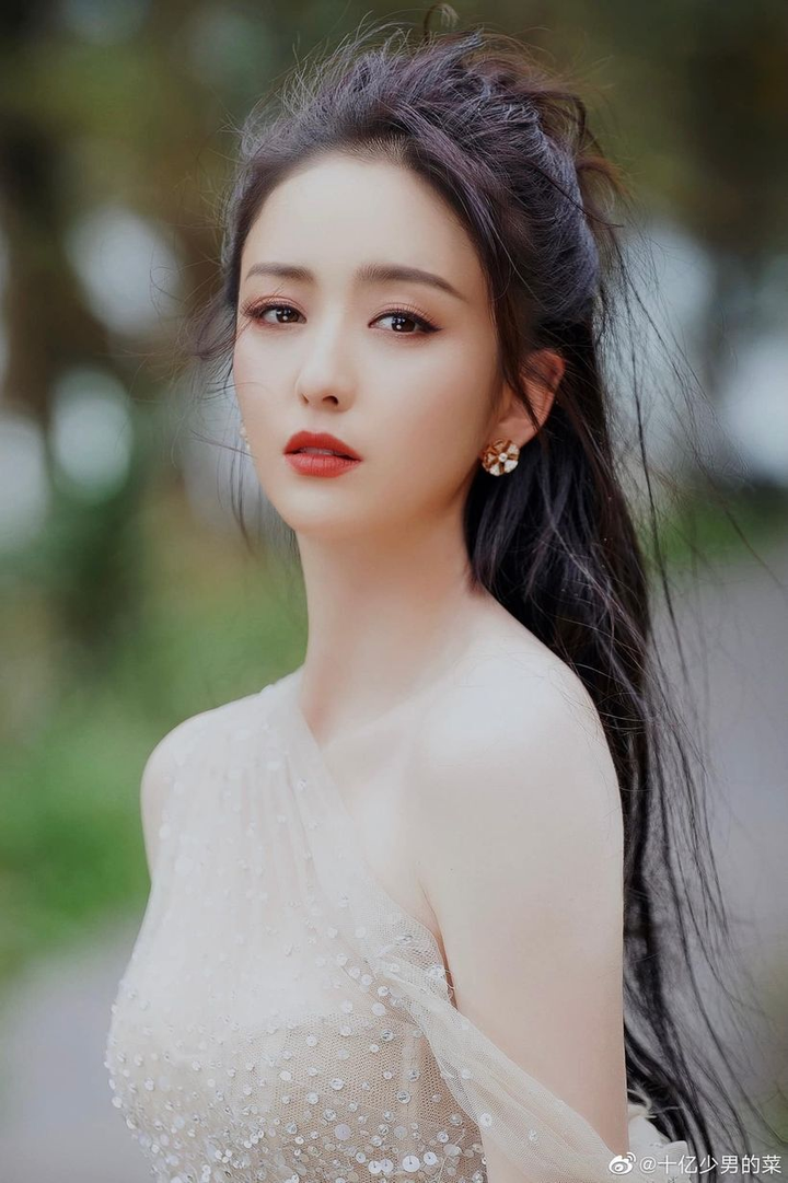 Xuất thân của 5 mỹ nhân Cbiz: Người con nhà nông, người là tiểu thư danh giá - 5