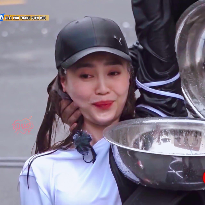 Running Man bị chê nhạt, Lan Ngọc vẫn gây bão với loạt ảnh ‘tự dìm tự chìm’ - 2