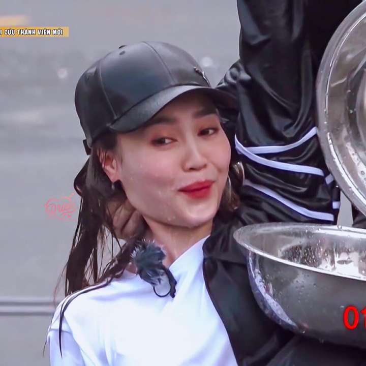 Running Man bị chê nhạt, Lan Ngọc vẫn gây bão với loạt ảnh ‘tự dìm tự chìm’ - 1