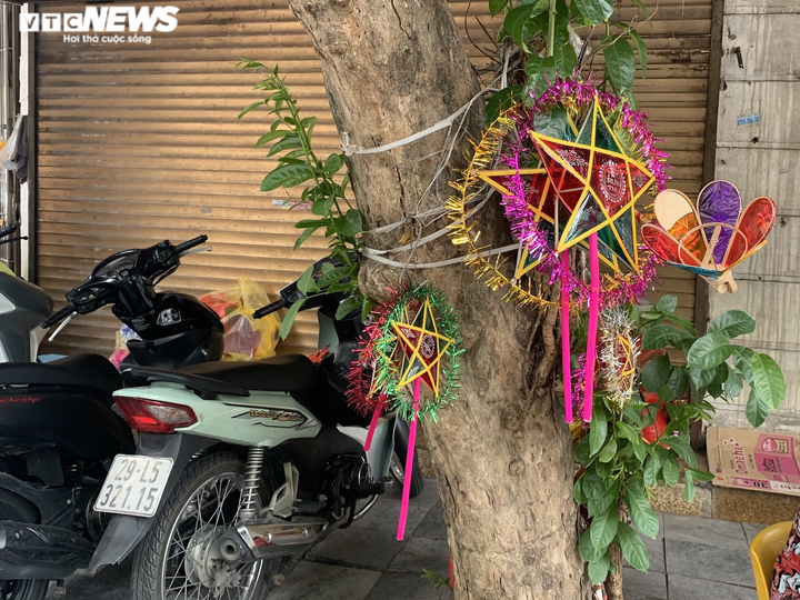 Cảnh bán đồ chơi trung thu lạ đời ở Hà Nội - 5