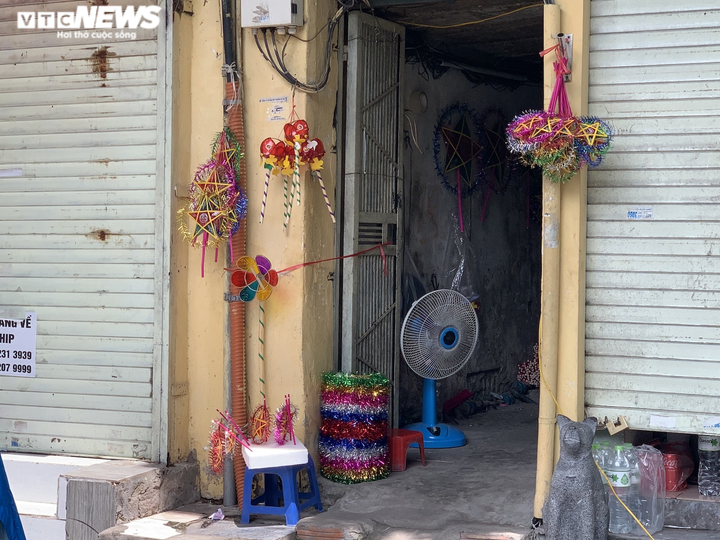 Cảnh bán đồ chơi trung thu lạ đời ở Hà Nội - 9