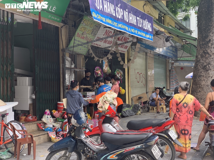 Cảnh bán đồ chơi trung thu lạ đời ở Hà Nội - 14