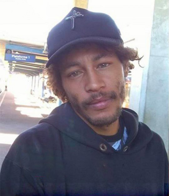 Bản sao hài hước của các siêu sao bóng đá: Messi và Ronaldo bản fake vẫn đỉnh - 2