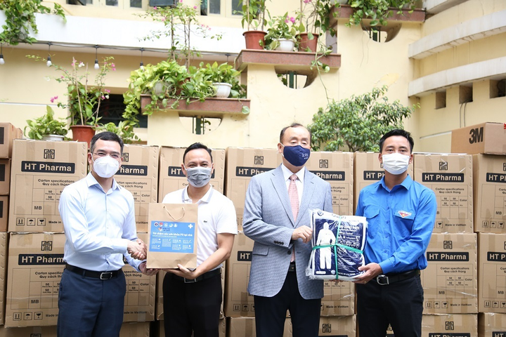 Ảnh: 12.000 bánh Trung thu gửi ‘chiến sĩ áo trắng’ tuyến đầu chống dịch - 9