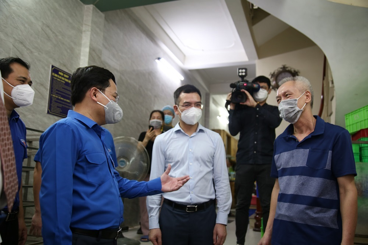 Ảnh: 12.000 bánh Trung thu gửi ‘chiến sĩ áo trắng’ tuyến đầu chống dịch - 1