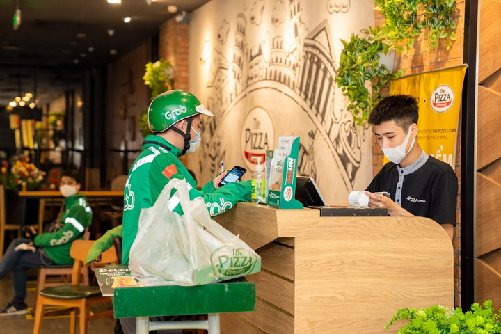 Một số TTTM Vincom Hà Nội bắt đầu hoạt động trở lại - 5