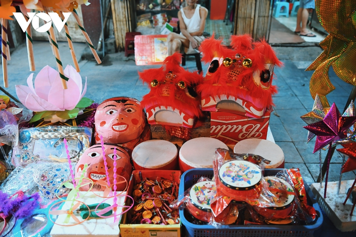 Tết Trung thu 2021, chạnh lòng nghĩ tới những đứa trẻ vắng cha mẹ vì COVID-19 - 1