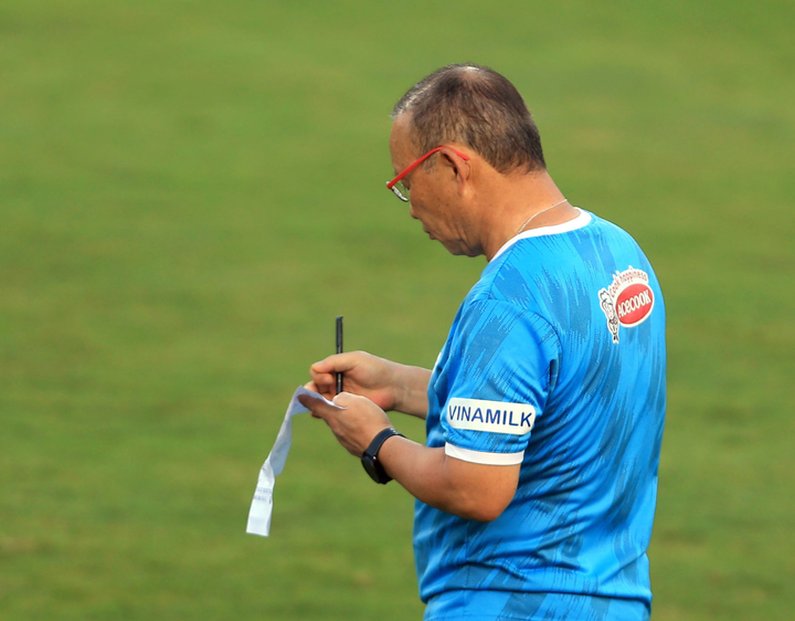 Bùi Tiến Dũng: 'Tuyển Việt Nam nằm bảng đấu khó ở AFF Cup 2020' - 2