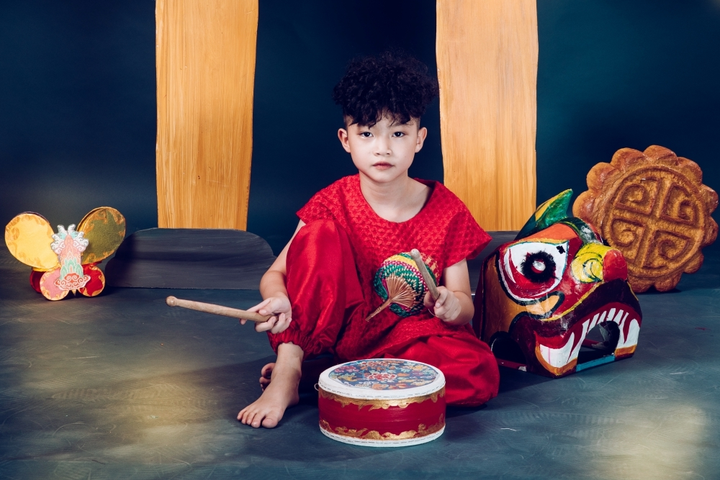 Cháu trai ca sĩ Ngọc Sơn hoá chú Cuội trong bộ ảnh đón Trung thu 2021 - 2