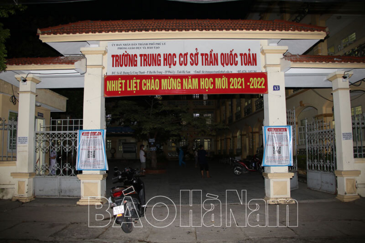 Hà Nam: 2 cô giáo và 18 học sinh dương tính SARS-CoV-2 - 1