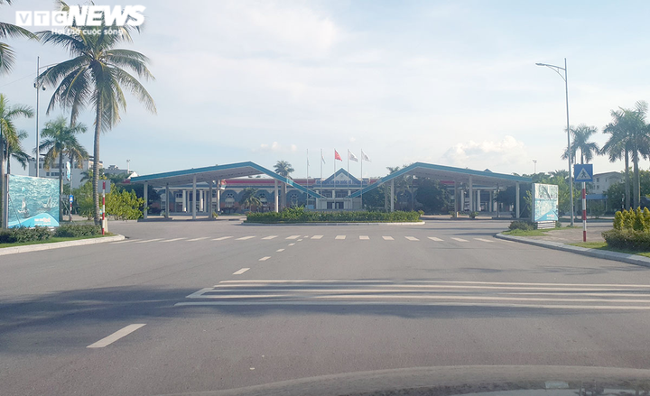 Hình ảnh đối lập ở Quảng Ninh sau ngày khôi phục lại nhiều hoạt động - 10