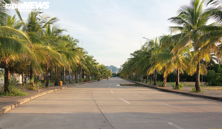 Hình ảnh đối lập ở Quảng Ninh sau ngày khôi phục lại nhiều hoạt động - 13