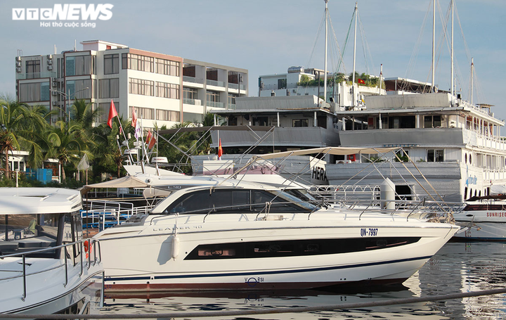 Hình ảnh đối lập ở Quảng Ninh sau ngày khôi phục lại nhiều hoạt động - 14