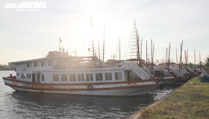 Hình ảnh đối lập ở Quảng Ninh sau ngày khôi phục lại nhiều hoạt động - 18