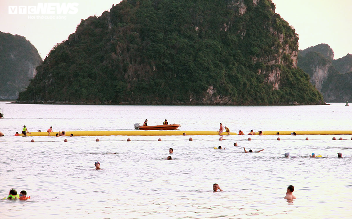 Hình ảnh đối lập ở Quảng Ninh sau ngày khôi phục lại nhiều hoạt động - 4