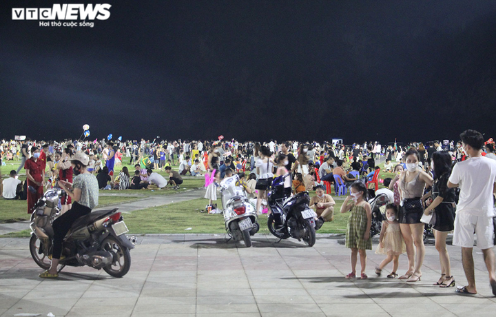 Hình ảnh đối lập ở Quảng Ninh sau ngày khôi phục lại nhiều hoạt động - 6