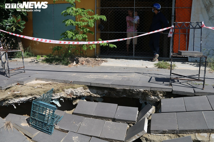 Ảnh: Kè hàng trăm tỷ đồng sụt lún, nhà dân trong khu phố cổ Hội An bị uy hiếp - 3